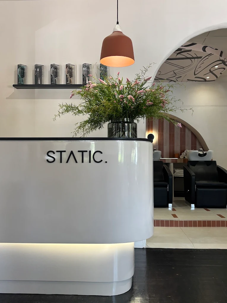 Static hair Salon